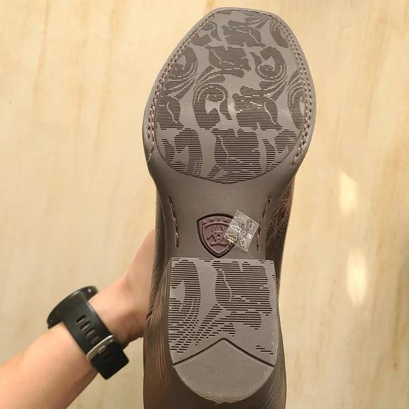 *Brand New* Ariat Cowboy Boots - Picture 8 of 8